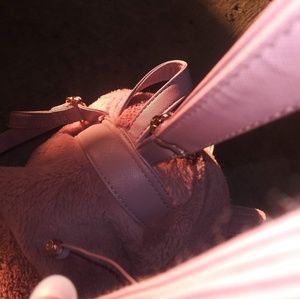 Meet your Posher, De-aja